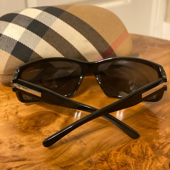 Authentic unisex Burberry sunglasses - Picture 8 of 8